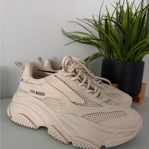 Steve Madden Chunky Lace-Up Sneakers in Beige/Cream
